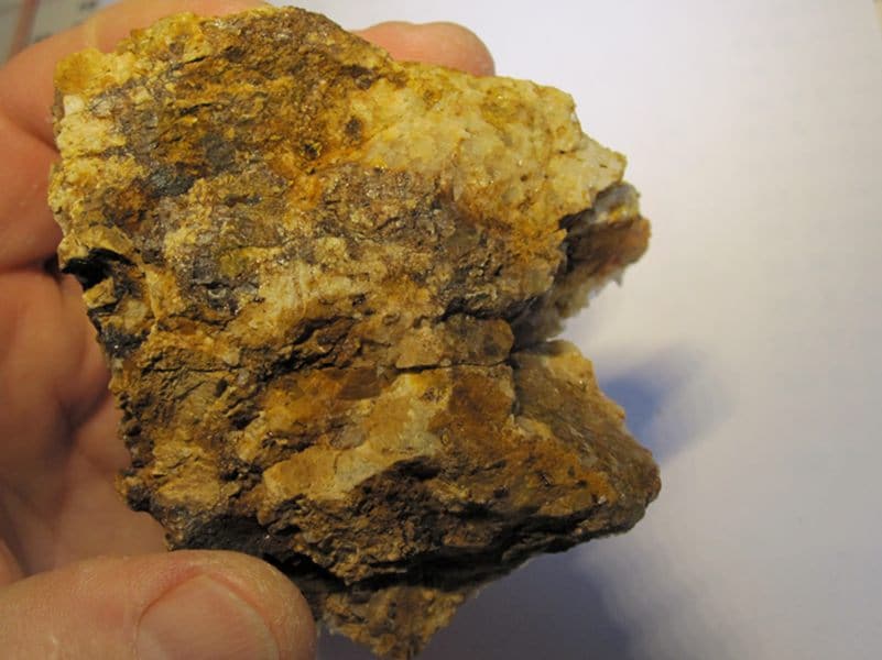 Cérusite, mine de Saint-Salvy, Saint-Salvy-de-la-Balme, Tarn.