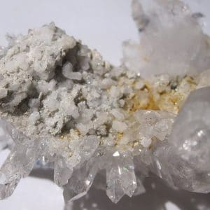 Quartz et Stilbite, Tunnel du Gothard, Suisse.