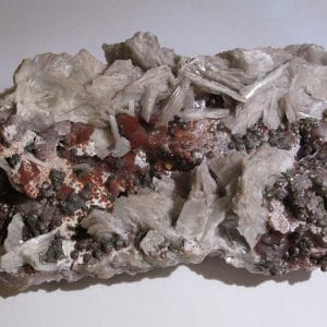 Fluorine rouge et barytine, mine de Voltennes, Saône-et-Loire.