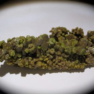 Pyromorphite vert brun à terminaison vert clair éclatant des Farges.