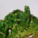 Cristaux de pyromorphite verte, mine des Farges, Ussel, Corrèze.
