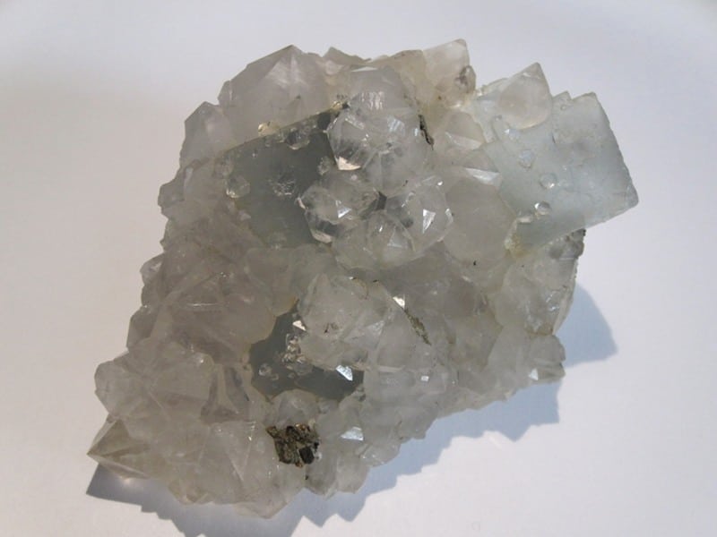 Fluorine bleue et cristaux de quartz, mine de Montroc à Mont-Roc, Tarn.