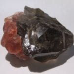 Fluorine rose sur quartz fumé, Chamonix, Mont-Blanc, Haute-Savoie.
