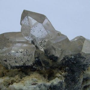 Quartz sur albite avec hématite, Chamonix, Mont-Blanc, Haute-Savoie.