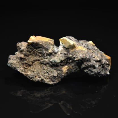 Linarite et Anglésite, mine de Tsumeb, Namibie.