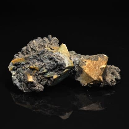 Linarite et Anglésite, mine de Tsumeb, Namibie.