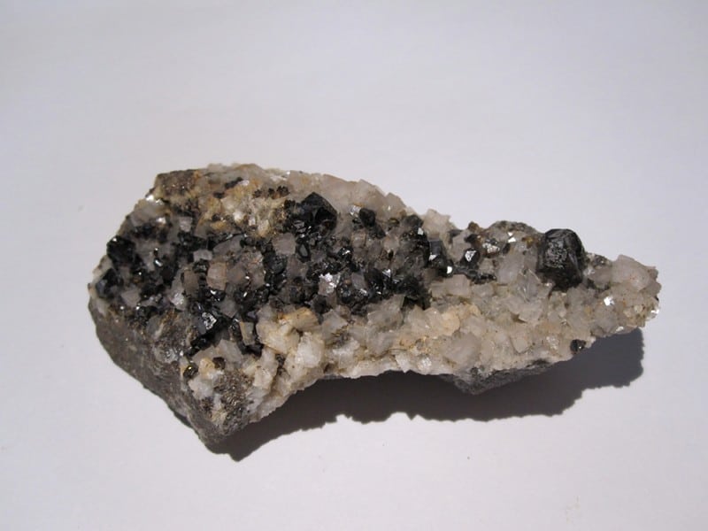 Blende maclée (macle de sphalérite), mine de Trèves, Gard.
