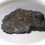 Bromargyrite sur covelline, district minier de Sierra Gorda, Chili.