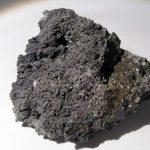 Bromargyrite sur covelline, district minier de Sierra Gorda, Chili.