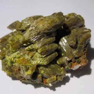 Pyromorphite en cristaux vert brun brillants des Farges en Corrèze.