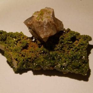 Pyromorphite verte et fluorine de Chaillac (Indre).