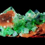Livre sur les minéraux : Fluorine de la mine de l'Avellan (Var).