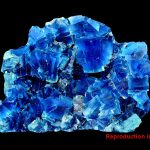 Livre sur les minéraux : fluorine de Puy Saint Gulmier (Puy-de-Dôme).