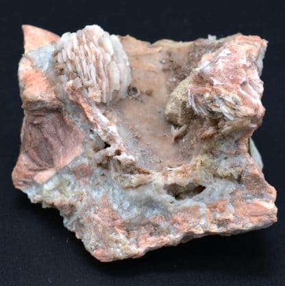 Galène pseudomorphosée en mimétite sur baryte, Lantignié, Rhône.