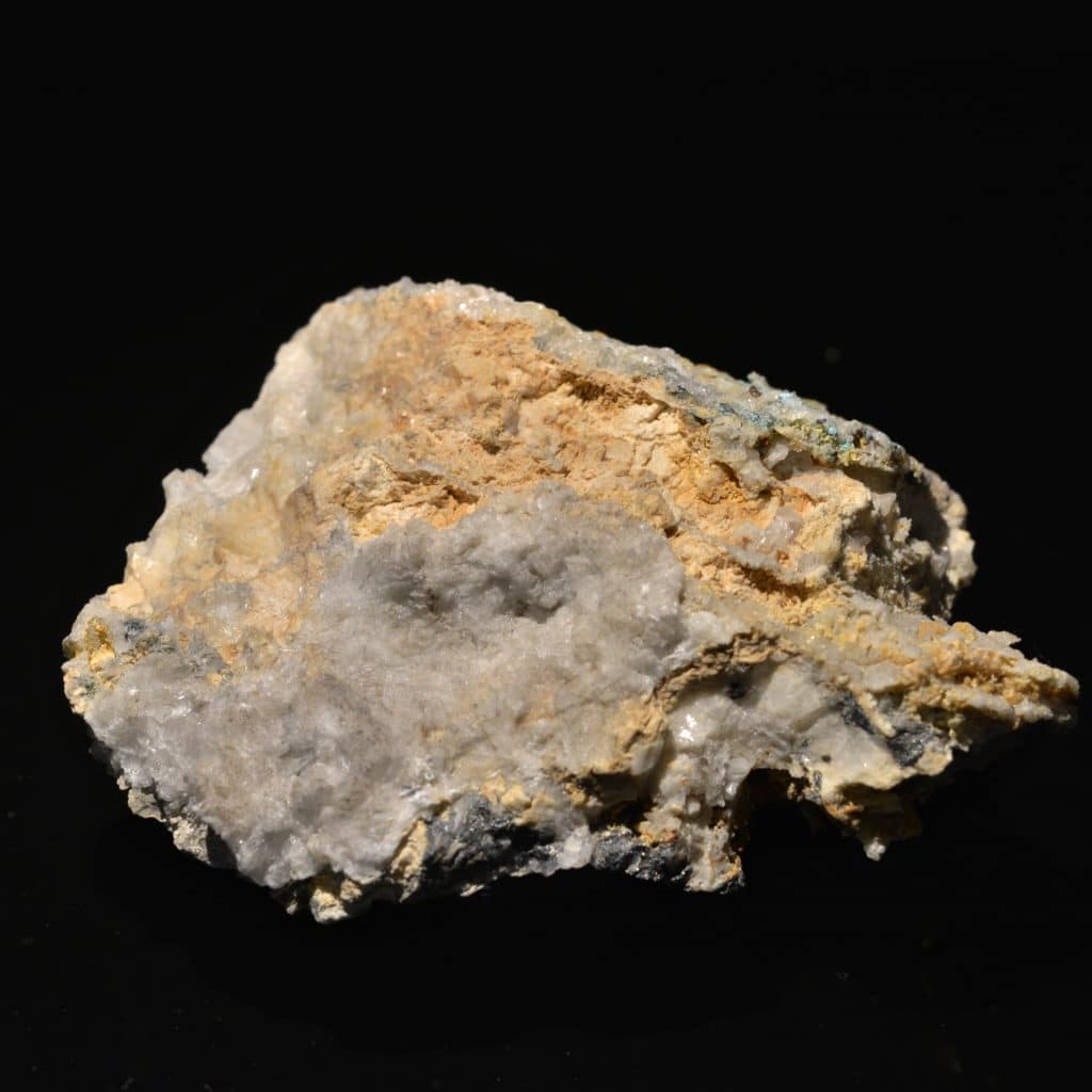 Pharmacolite et tétraédrite, Sainte-Marie-aux-Mines, Haut-Rhin, Alsace.