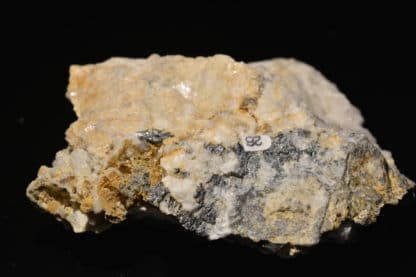 Pharmacolite et tétraédrite, Sainte-Marie-aux-Mines, Haut-Rhin, Alsace.