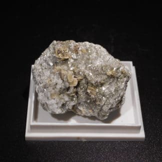 Pistomésite (Sidérite), Muscovite et Rutile, Tunnel de la Furka, Suisse.