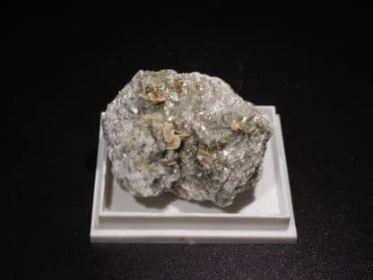 Pistomésite (Sidérite), Muscovite et Rutile, Tunnel de la Furka, Suisse.