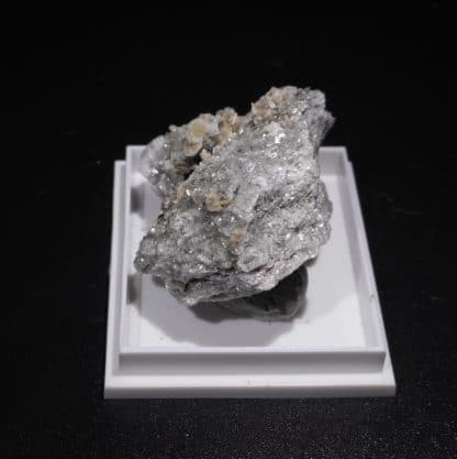 Pistomésite (Sidérite), Muscovite et Rutile, Tunnel de la Furka, Suisse.