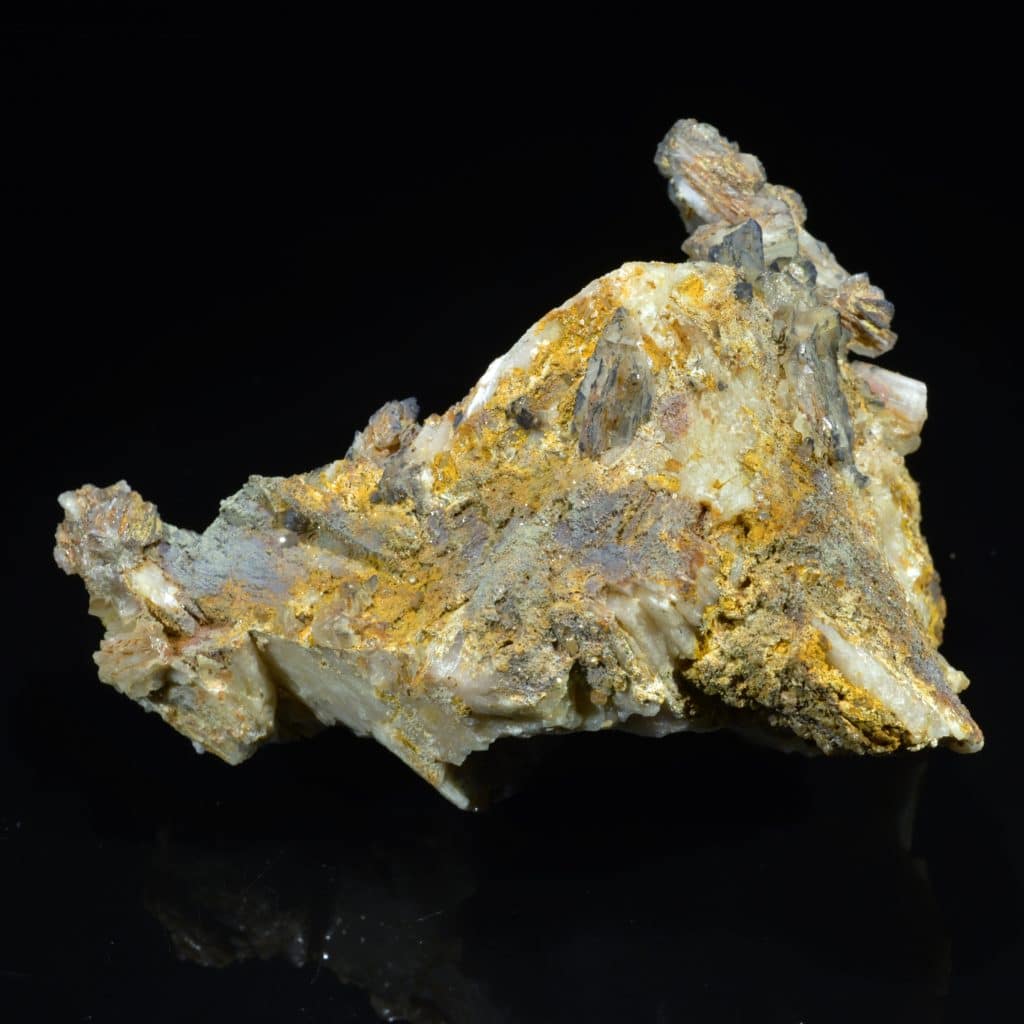 Plumbojarosite et Cérusite, mine du Rossignol, Chaillac, Indre.