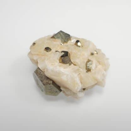 Pyrite et dolomite, mine de Saint-Pierre-de-Mésage, Isère.