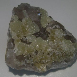 Sidérite verte avec calcite sur quartz de Laguépie, Tarn-et-Garonne.