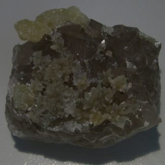 Sidérite verte sur quartz de la carrière de Laguépie, Tarn-et-Garonne.