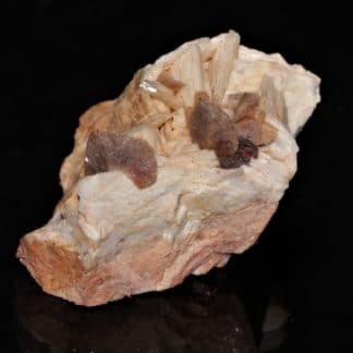 Wulfénite sur baryte, Les Monterniers, Lantignié, Rhône.