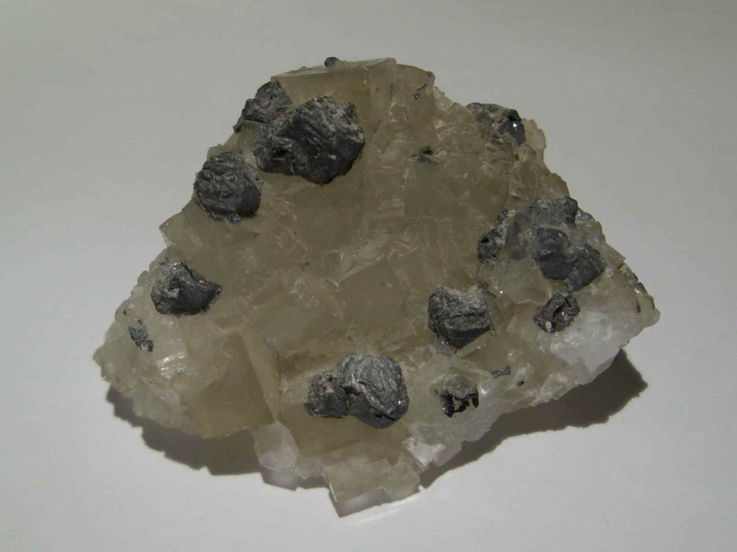 Galène sur fluorine de la mine de Fontsante (Var).