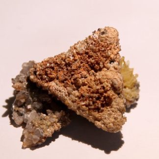 Tennantite et Mimétite, mine de Tsumeb, Namibie.