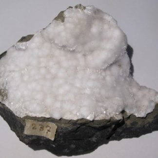 Natrolite, Saint-Jean-des-Ollières, Puy-de-Dôme.