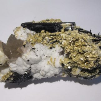 Tourmaline et gilbertite, carrière Menou, Saint-Salvy, Tarn.