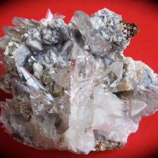 Smithsonite sur cristaux de quartz, Vaulnaveys, Isère.