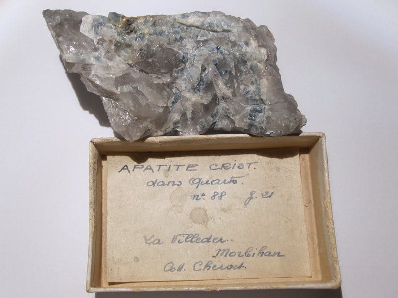 Apatite et quartz, La Villeder, Morbihan, Bretagne.