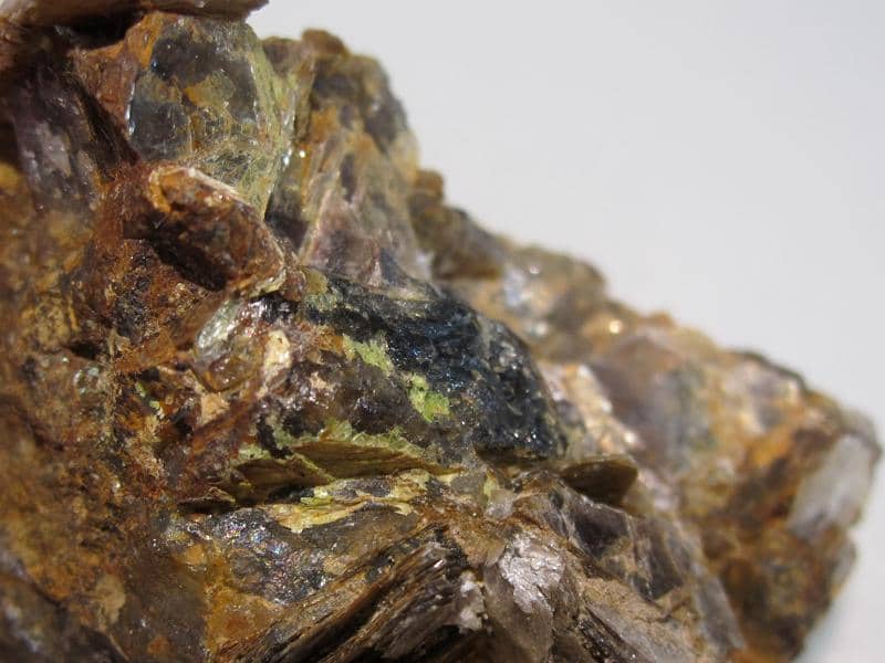 Autunite, mica, carrière de Grillaud, Nantes, Loire atlantique.