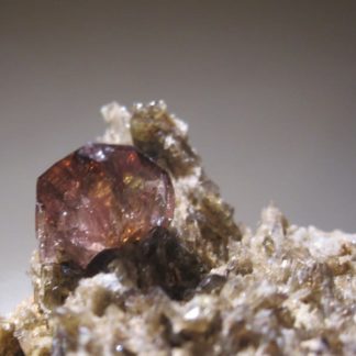 Axinite et épidote, filon Ottone, La Léchère, Savoie.