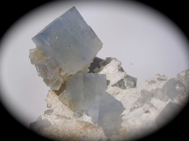 Fluorine de la mine du Beix, située près de Bourg-Lastic, dans le Puy-de-Dôme, France.