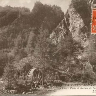 Carte Postale Ancienne (CPA) : "Mines de Peisey, galerie du Vieux Puits et Ruines de l'ancienne chapelle".