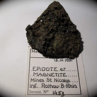 Epidote et magnétite, mine Saint Nicolas, Rothau, Bas-Rhin.