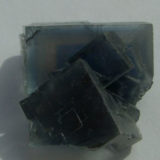 Fluorine bleue de Montroc (Mont-Roc, Tarn) avec fantômes.