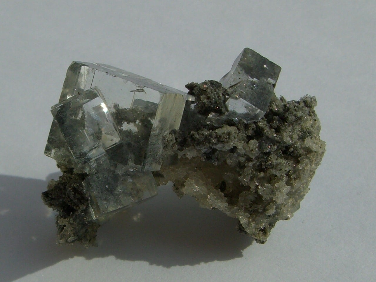 Superbe fluorine incolore et gemme de Montroc (Tarn).