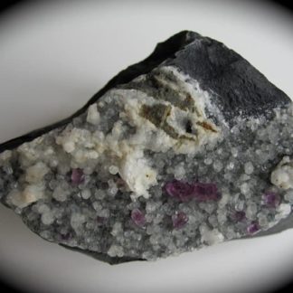 Fluorine violette et calcite, Col de Coupe, Hautes-Pyrénées.