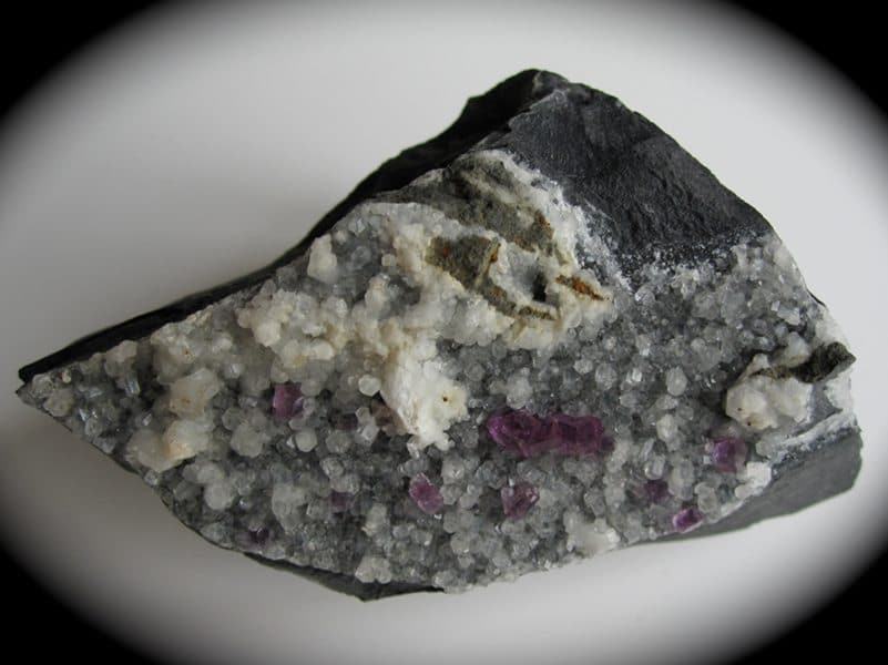 Fluorine violette et calcite, Col de Coupe, Hautes-Pyrénées.