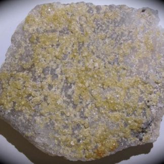 Fluorine jaune, mine des Farges, près d'Ussel, Corrèze.