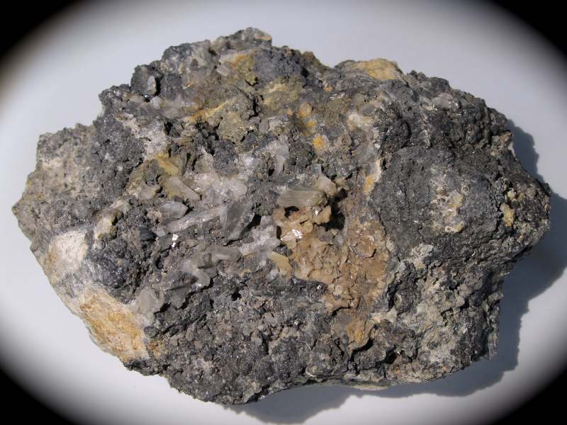 Galène, cérusite et plattnérite, mine de Roure, Pontgibaud, Puy-de-Dôme.