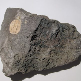 Hématite sur lave, La Nugère, Volvic, Puy-de-Dôme.