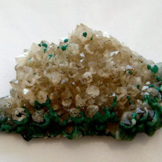 Malachite botryoïdale sur cristaux de quartz de Bouche-Payrol (Aveyron).