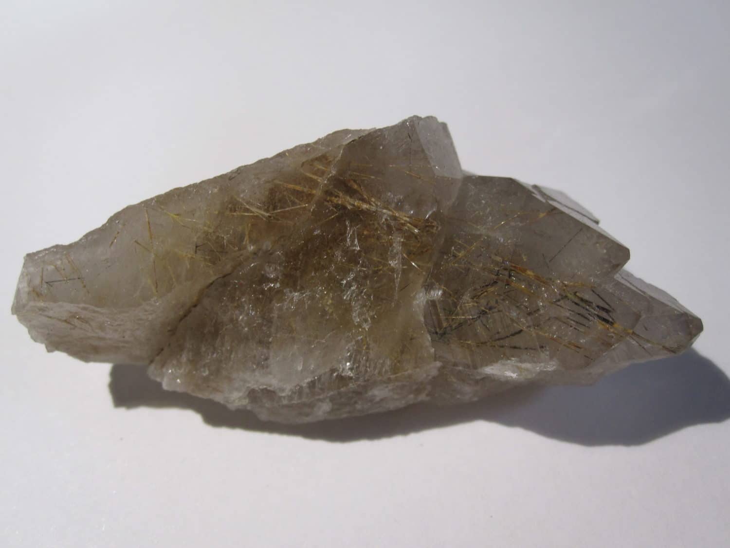 Meneghinite et stibiconite dans quartz, Entre Deux Roches, Lauzière, Savoie.