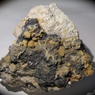 Mimétite pseudomorphose de cérusite, Pontgibaud, Puy-de-Dôme.