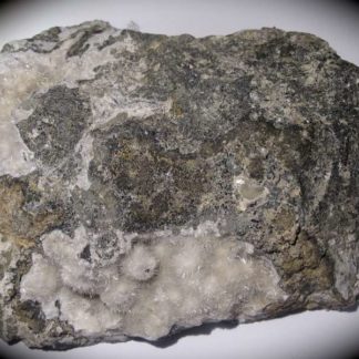 Natrolite, Puech de Vermus, Espalion, Aveyron.